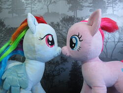 character:pinkie_pie character:rainbow_dash creator:ikananprincess toy:build-a-bear toy:plushie // 3648x2736 // 2.6MB