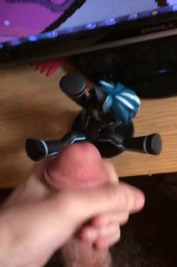 character:vinyl_scratch cum cum_on_toy has_audio male masturbation penis quality:1080p slowmotion toy:figurine vertical_video video // 720x1080 // 24.3MB