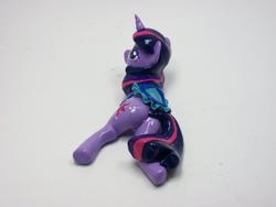 artist:bulldogs29 bedroom_eyes character:twilight_sparkle saddle toy:statue // 1024x768 // 40.5KB